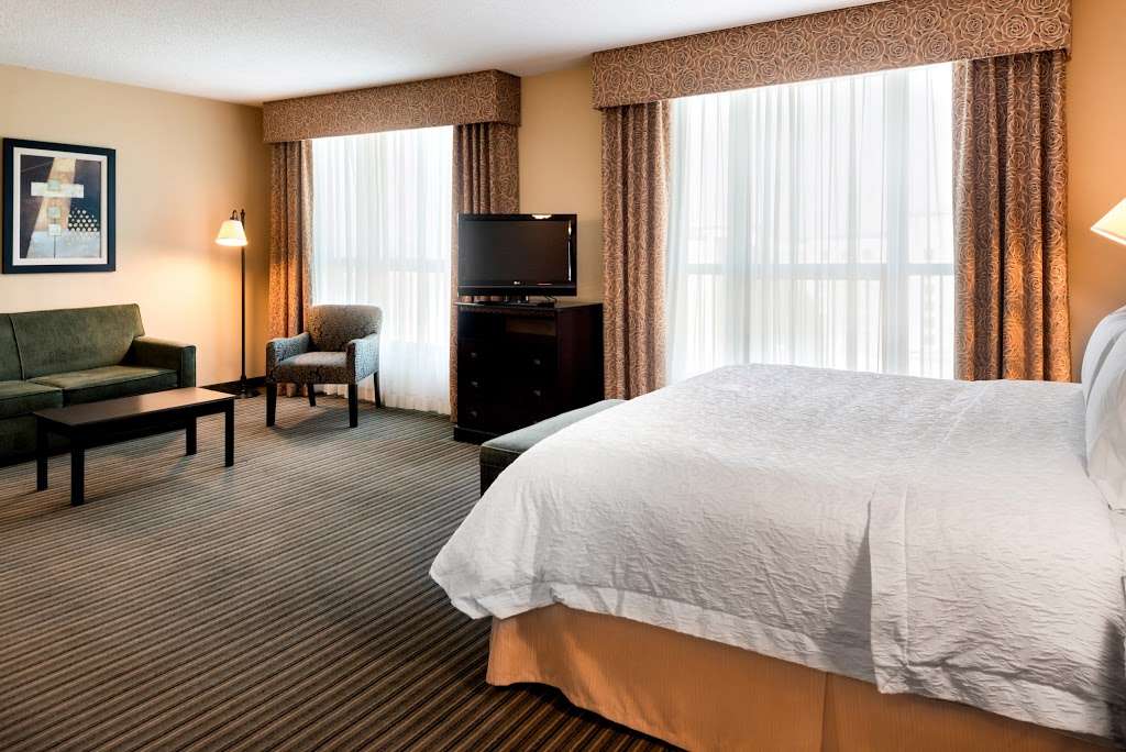 Hampton Inn & Suites National Harbor/Alexandria Area | 250 Waterfront St, Oxon Hill, MD 20745 | Phone: (301) 567-3531