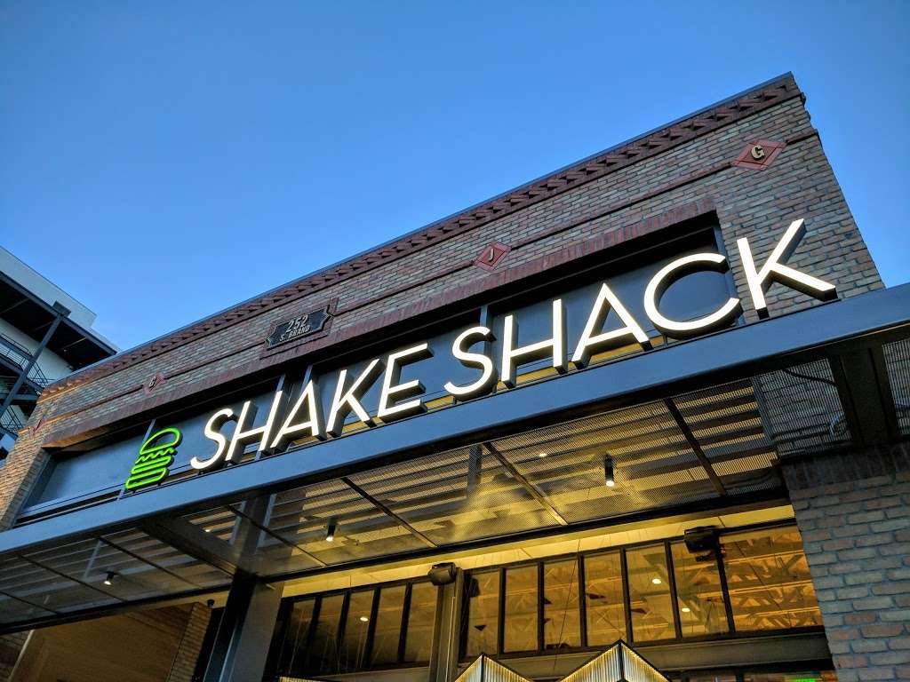 Shake Shack | 252 S Brand Blvd, Glendale, CA 91204, USA | Phone: (818) 858-1612