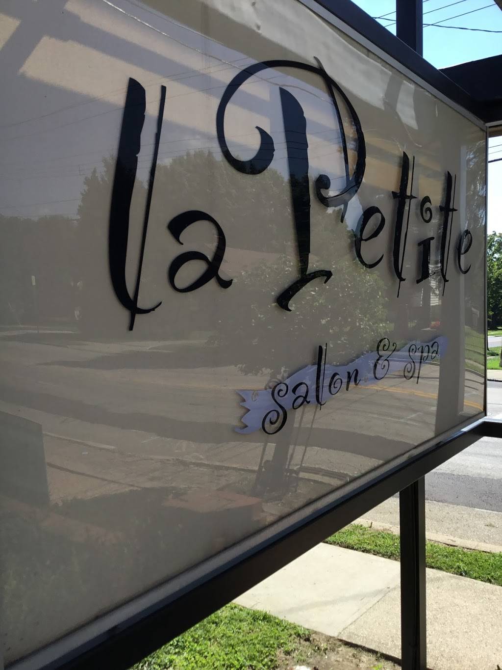 La Petite Salon & Spa | 5100 Sidney Rd, Cincinnati, OH 45238, USA | Phone: (513) 251-2560