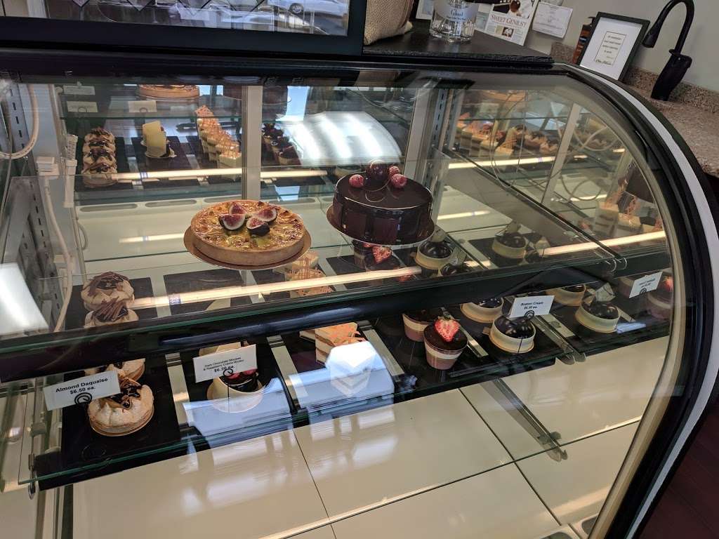 Dolce Patisserie | 23 Main St, Hellertown, PA 18055 | Phone: (484) 851-3652