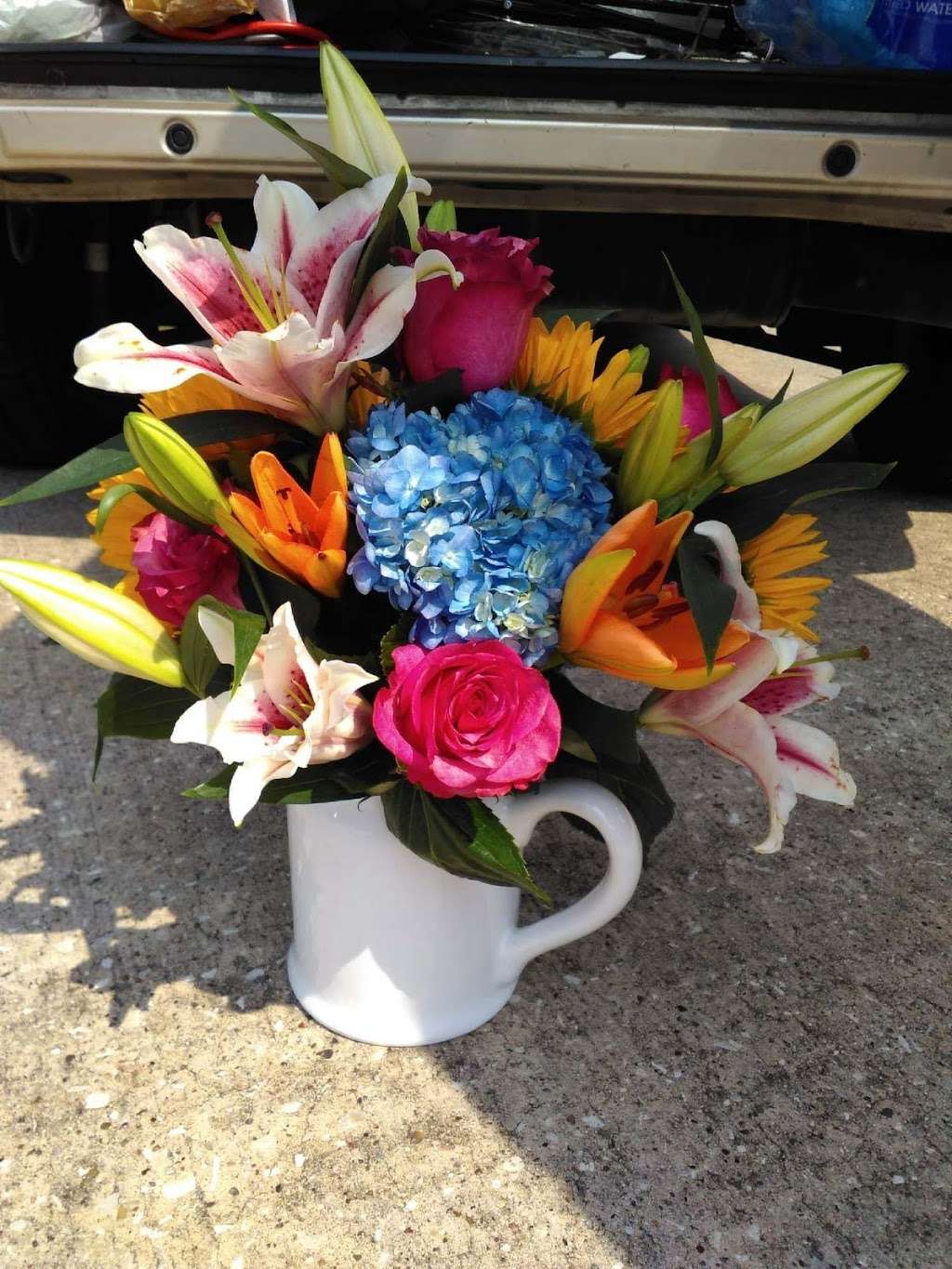 Chloes Flowers | 335 Gamewood Dr, Spring, TX 77386 | Phone: (281) 435-4100