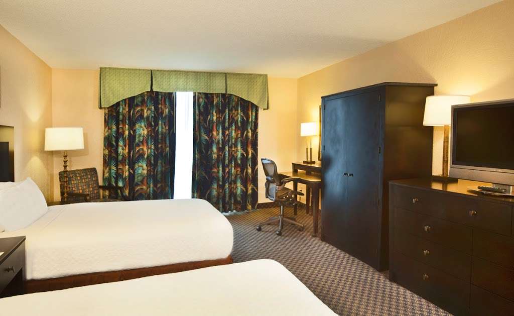 Embassy Suites by Hilton Miami International Airport | 3974 NW S River Dr, Miami, FL 33142, USA | Phone: (305) 634-5000