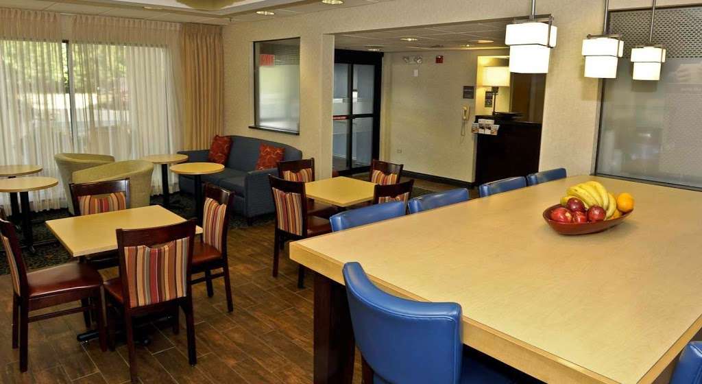 Hampton Inn Chicago Elgin / I-90 | 405 Airport Rd, Elgin, IL 60123 | Phone: (847) 931-1940