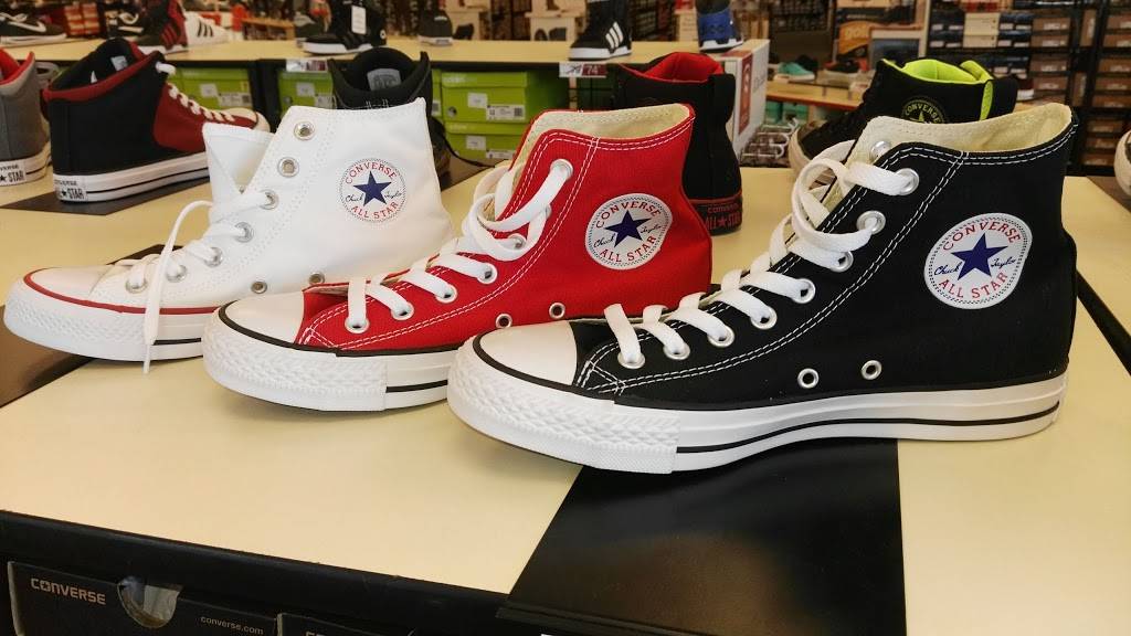 Famous Footwear | MADISON EAST, 4725 E Towne Blvd, Madison, WI 53704, USA | Phone: (608) 440-6856