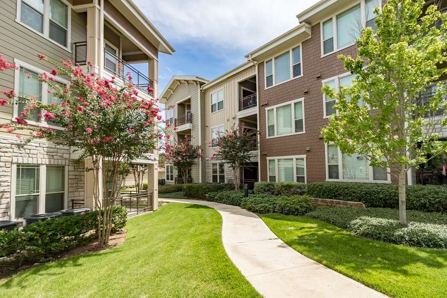 Lakewood Flats Apartments | 7425 La Vista Dr, Dallas, TX 75214, USA | Phone: (214) 891-5633