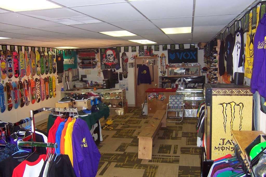 Motiv8 Skate Shop | 415 N Ardmore Ave, Villa Park, IL 60181, USA | Phone: (630) 833-3747