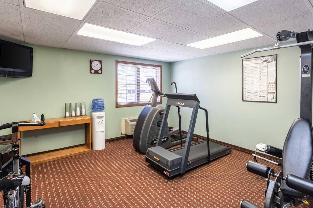 Quality Inn & Suites | 1511 Center Park Rd South, Lincoln, NE 68512, USA | Phone: (402) 423-3131