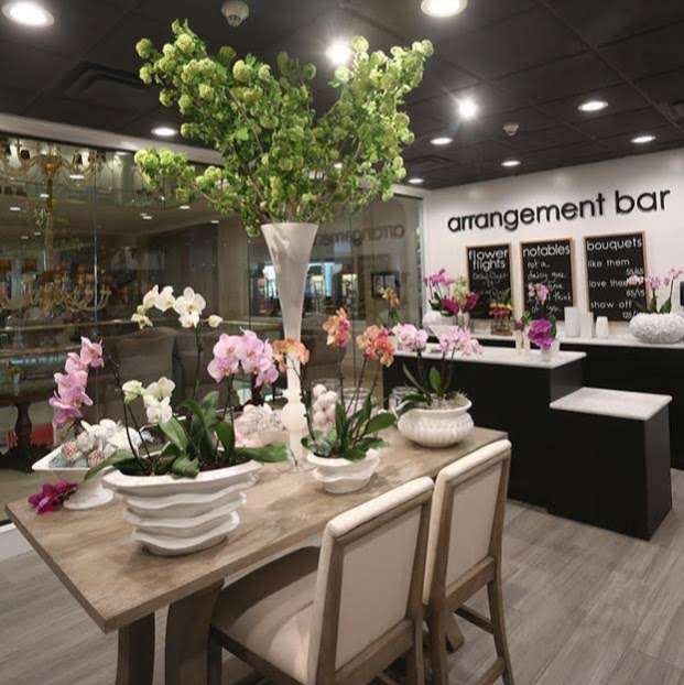 arrangement bar by Andrew Scott | The Garden City Hotel, 45 7th St, Garden City, NY 11530 | Phone: (516) 877-9302