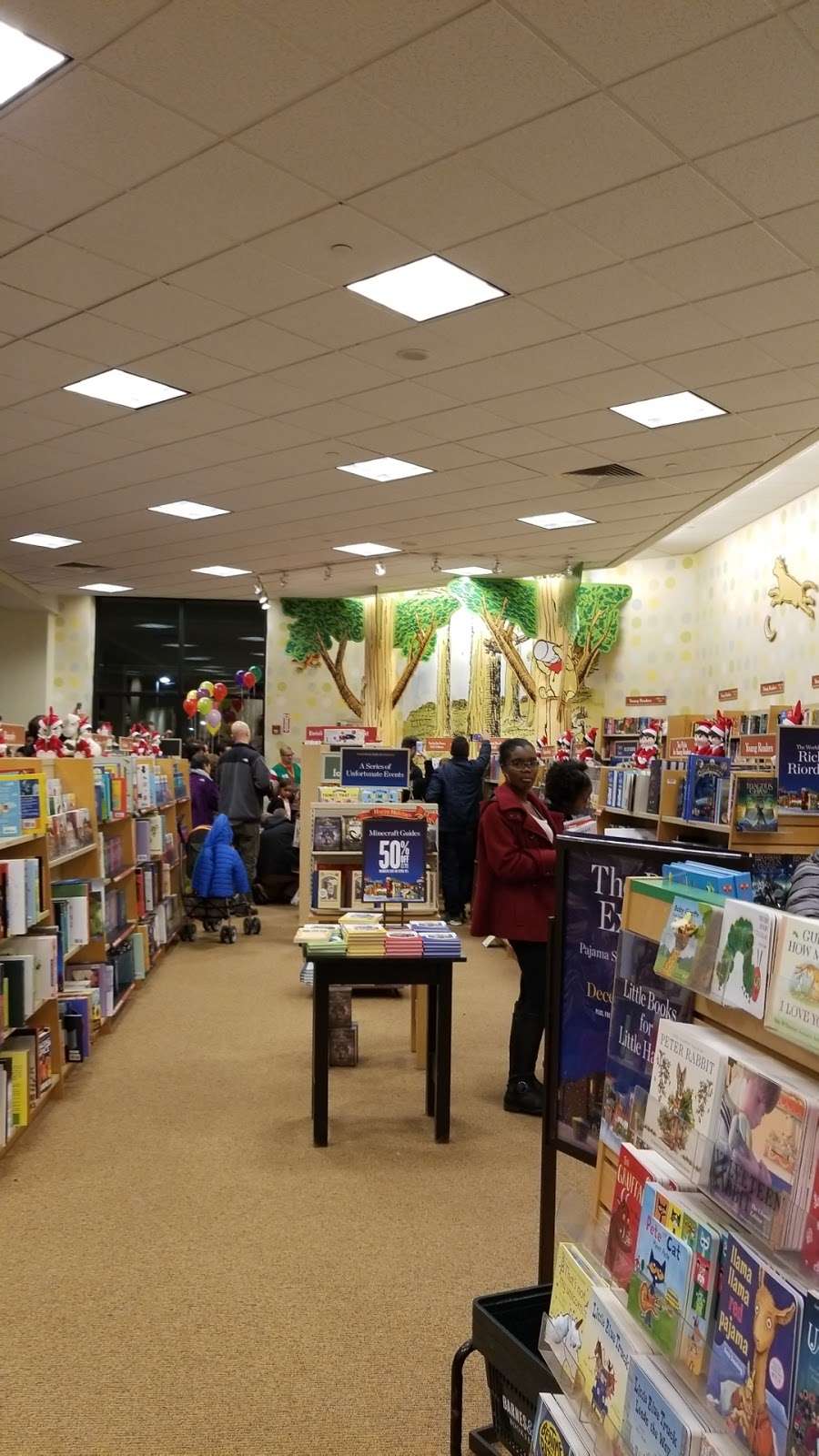 Barnes & Noble | The Commons at Holmdel 2134, NJ-35, Holmdel, NJ 07733, USA | Phone: (732) 275-0620