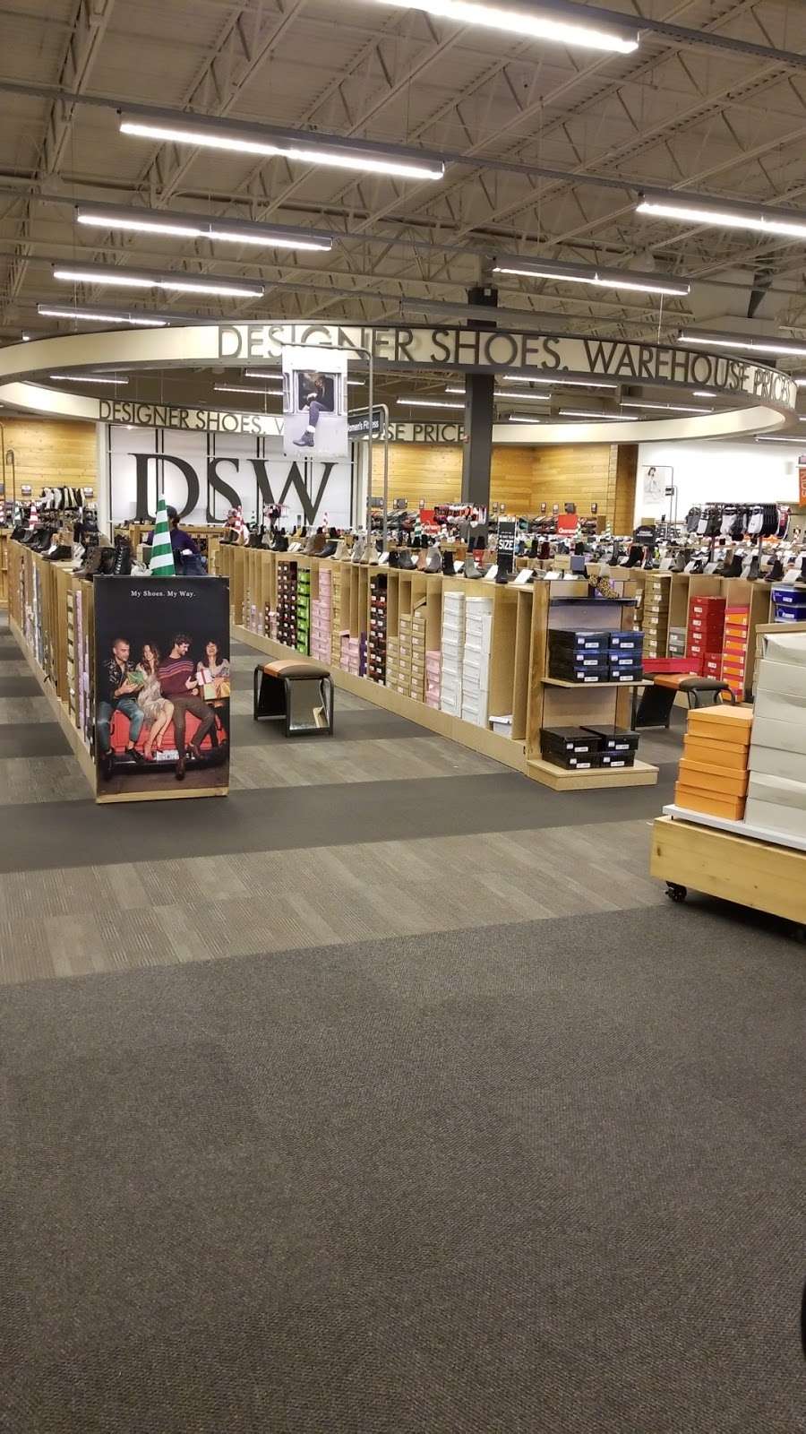 DSW Designer Shoe Warehouse | 290 S Broadway, Salem, NH 03079, USA | Phone: (603) 890-3268