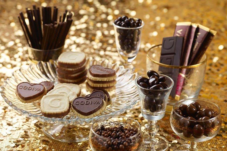 Godiva Chocolates | 37b, St Pancras International Station, Euston Rd, Kings Cross, London N1C 4QP, UK | Phone: 020 7837 9850