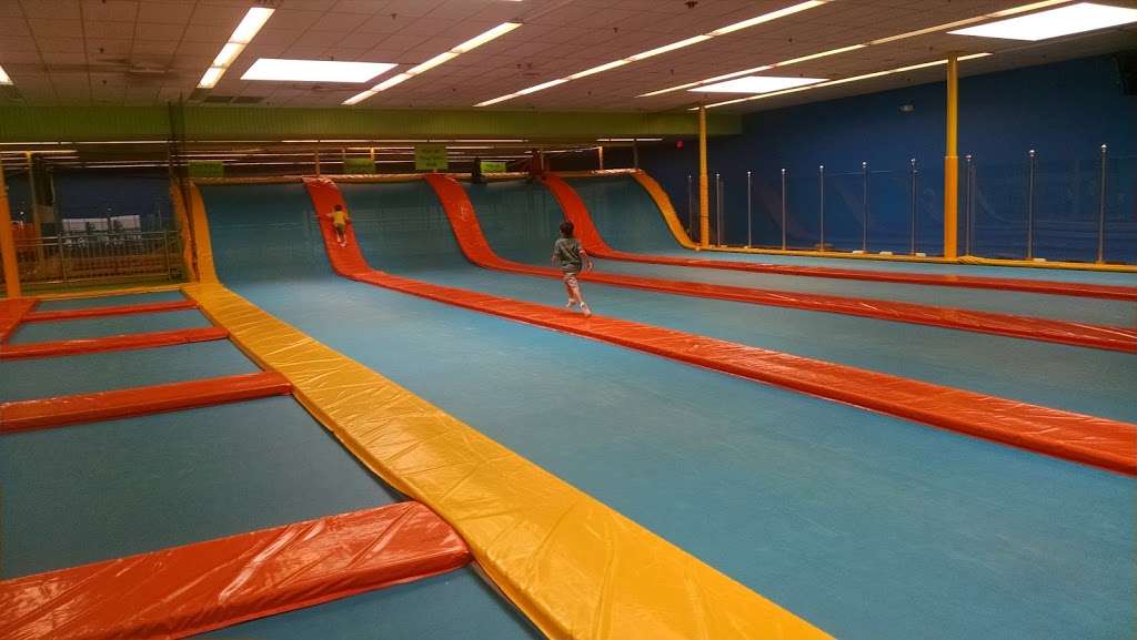 Jumping World League City | 100 Gulf Fwy N, League City, TX 77573, USA | Phone: (281) 724-0760