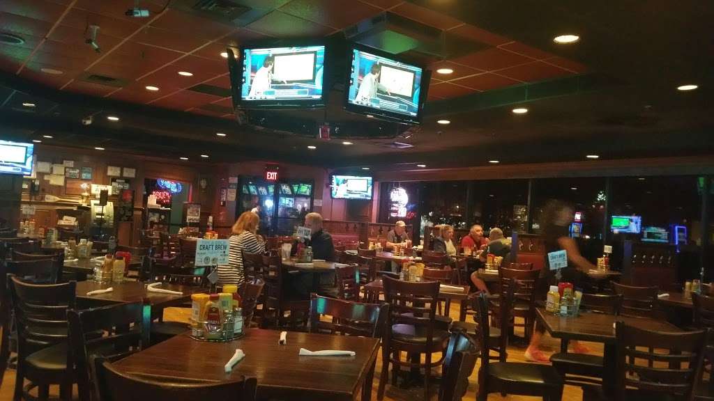 Rookies Sports Bar & Grill (St. Charles) | 1545 W Main St, St. Charles, IL 60174, USA | Phone: (630) 513-0681