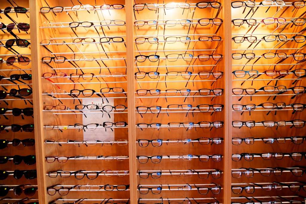 Debneys Opticians | 219 Front Ln, Upminster RM14 1LD, UK | Phone: 01708 223116