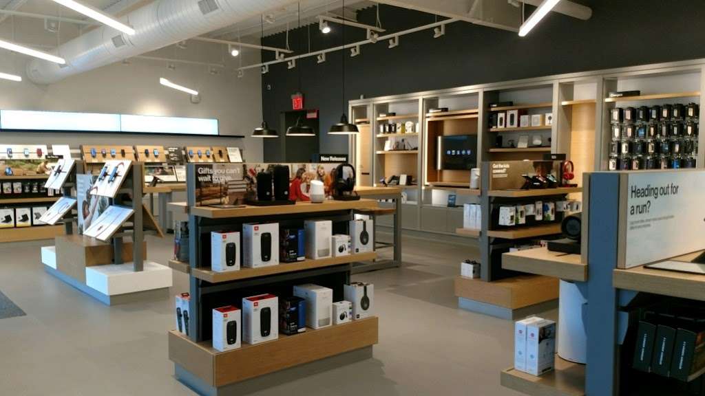 Verizon | 2400 N Shepherd Dr Suite 140, Houston, TX 77008, USA | Phone: (281) 661-3686