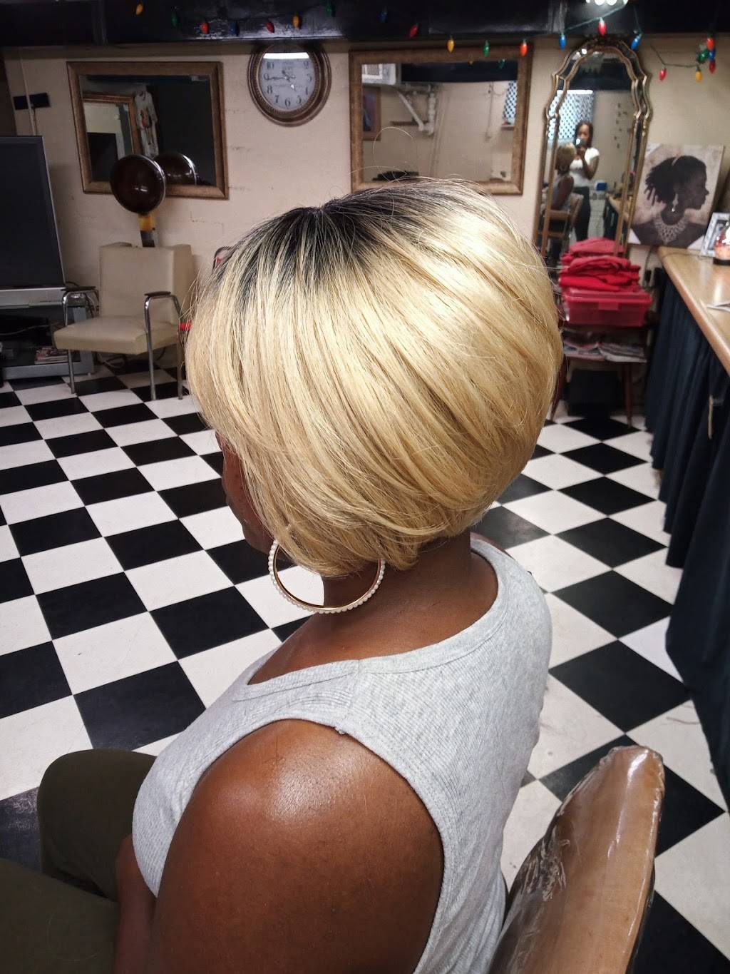 The Layer Salon | 5050 E 34th St, Indianapolis, IN 46218, USA | Phone: (317) 384-0764
