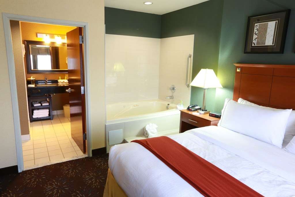 Holiday Inn Express & Suites West Chester | 1310 Wilmington Pike, West Chester, PA 19382, USA | Phone: (610) 399-4600