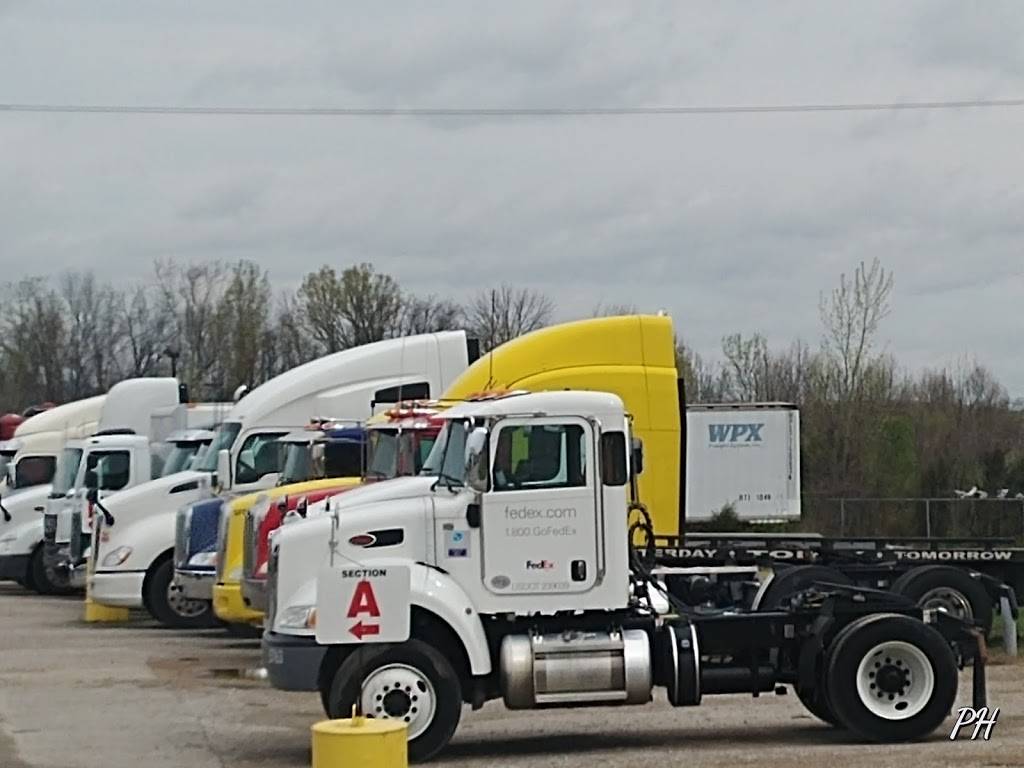 TLG Peterbilt - Louisville | 4415 Hamburg Pike, Jeffersonville, IN 47130, USA | Phone: (812) 288-8007