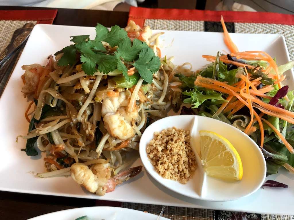 Thai Lanna Restaurant | 208 High St, Hornchurch RM12 6QP, UK | Phone: 01708 572450