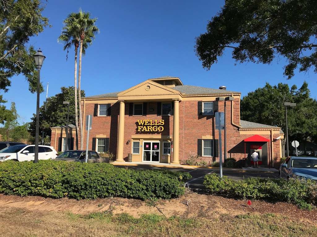 Wells Fargo Bank | 16949 US-441, Mt Dora, FL 32757 | Phone: (352) 483-2940