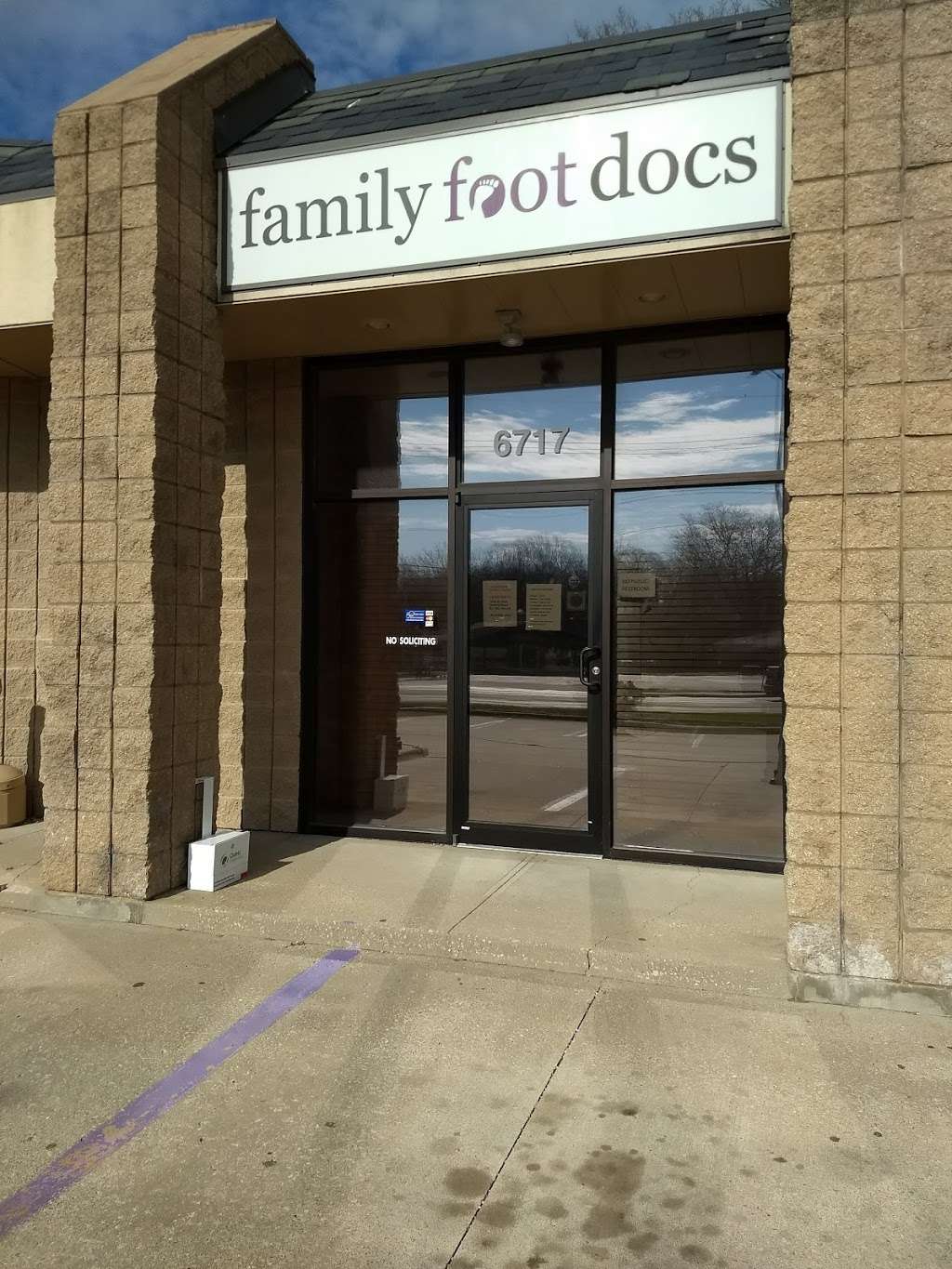 Family Foot Docs - Kori Taylor, D.P.M. | 6717 N Oak Trafficway, Kansas City, MO 64118, USA | Phone: (816) 452-1211