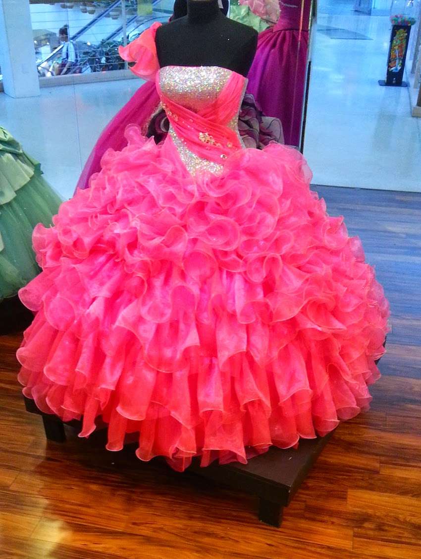 Mis Chicago Quinceanera | 5300 S Pulaski Rd, Chicago, IL 60632, USA | Phone: (773) 284-5757