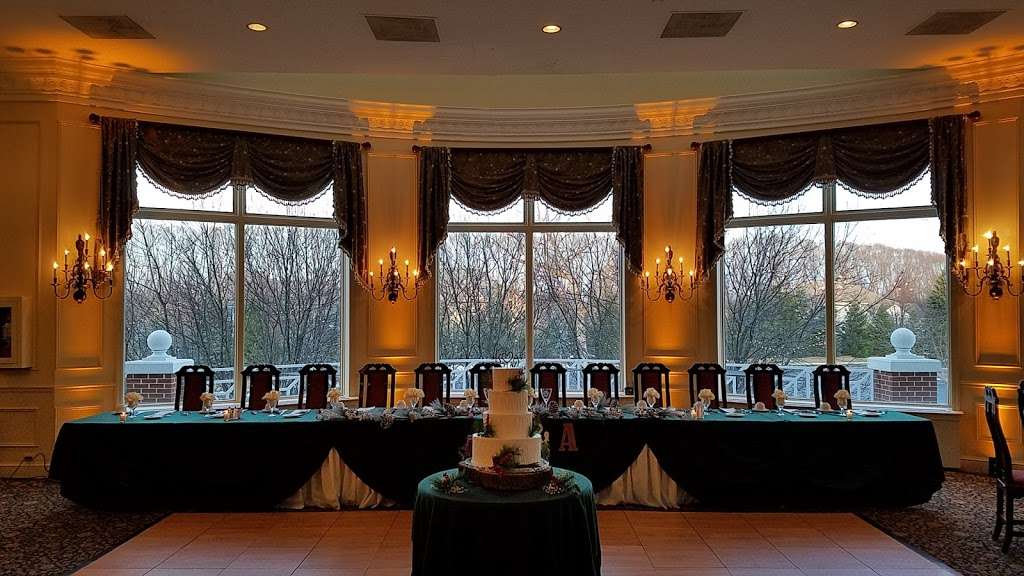 Royal Fox Country Club | 4405 Royal and Ancient Dr, St. Charles, IL 60174 | Phone: (630) 584-4000