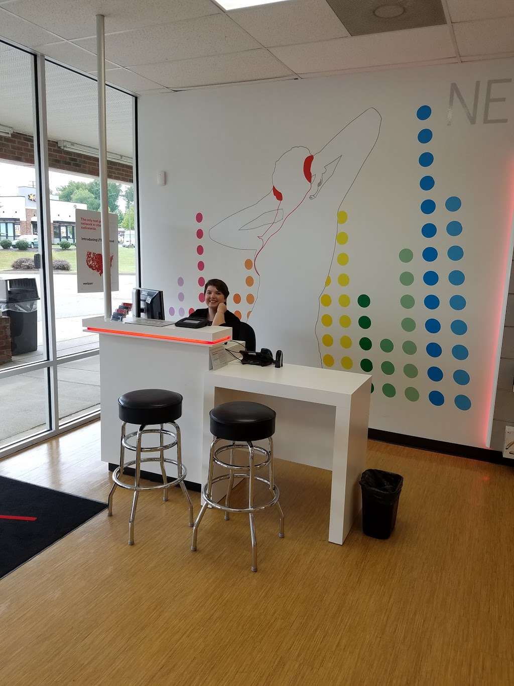 Verizon Authorized Retailer – Russell Cellular | 2736 Fairground Rd Space B, Goochland, VA 23063, USA | Phone: (804) 424-2040