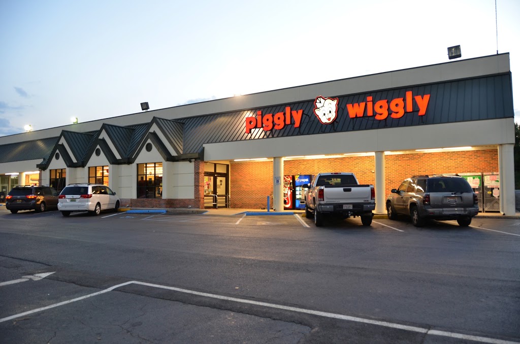 Piggly Wiggly Bluff Park | 770 Shades Mountain Plaza, Birmingham, AL 35226, USA | Phone: (205) 822-5361