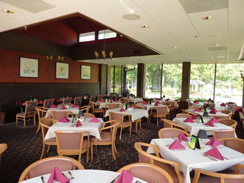 Meadowbrook Country Club Restaurant | 2149 N Green Bay Rd, Mt Pleasant, WI 53405, USA | Phone: (262) 898-9900