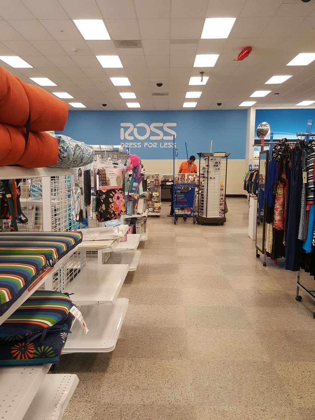 Ross Dress for Less | 3227B S John Young Pkwy, Kissimmee, FL 34746, USA | Phone: (407) 518-1820