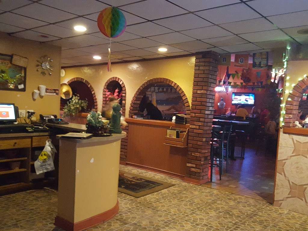 Los Mariachis Mexican Restaurant | 4305 W Layton Ave, Greenfield, WI 53220, USA | Phone: (414) 325-7800