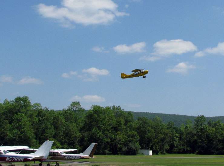 Warwick Municipal Airport | 41 Airport Rd, Warwick, NY 10990, USA | Phone: (845) 987-1320