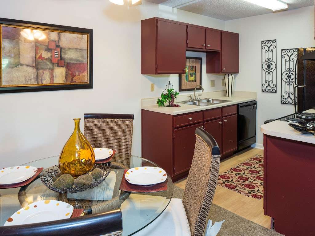 Victoria Park Apartment Homes | 4616 Stoney Trace Dr, Charlotte, NC 28227, USA | Phone: (704) 573-2787