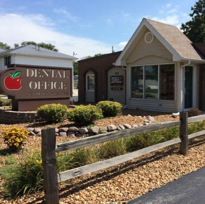 Christopher Gall, DDS | 909 E 45th Ave, Griffith, IN 46319, USA | Phone: (219) 838-5111
