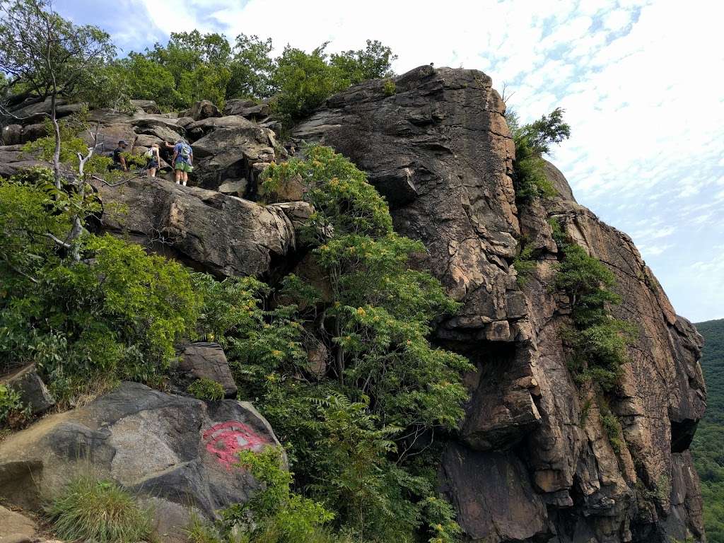 Breakneck Mountain Trailhead | 482-, 498 Bear Mountain-Beacon Hwy, Cold Spring, NY 10516, USA