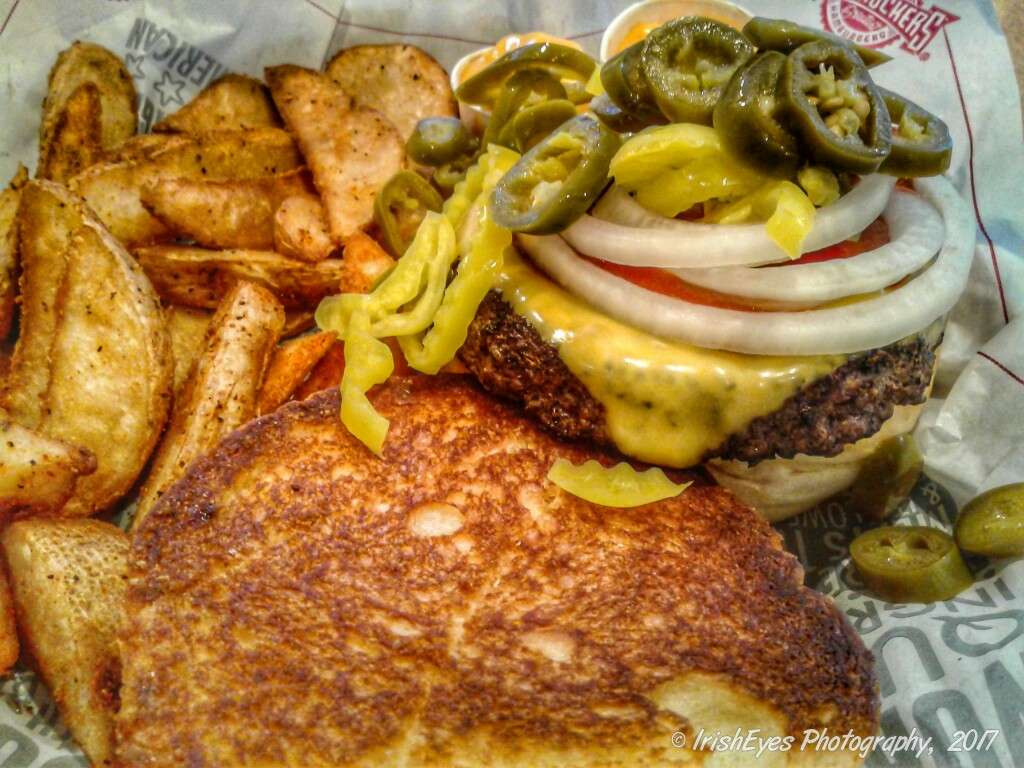 Fuddruckers | 900 Broadway, Saugus, MA 01906 | Phone: (781) 233-6399