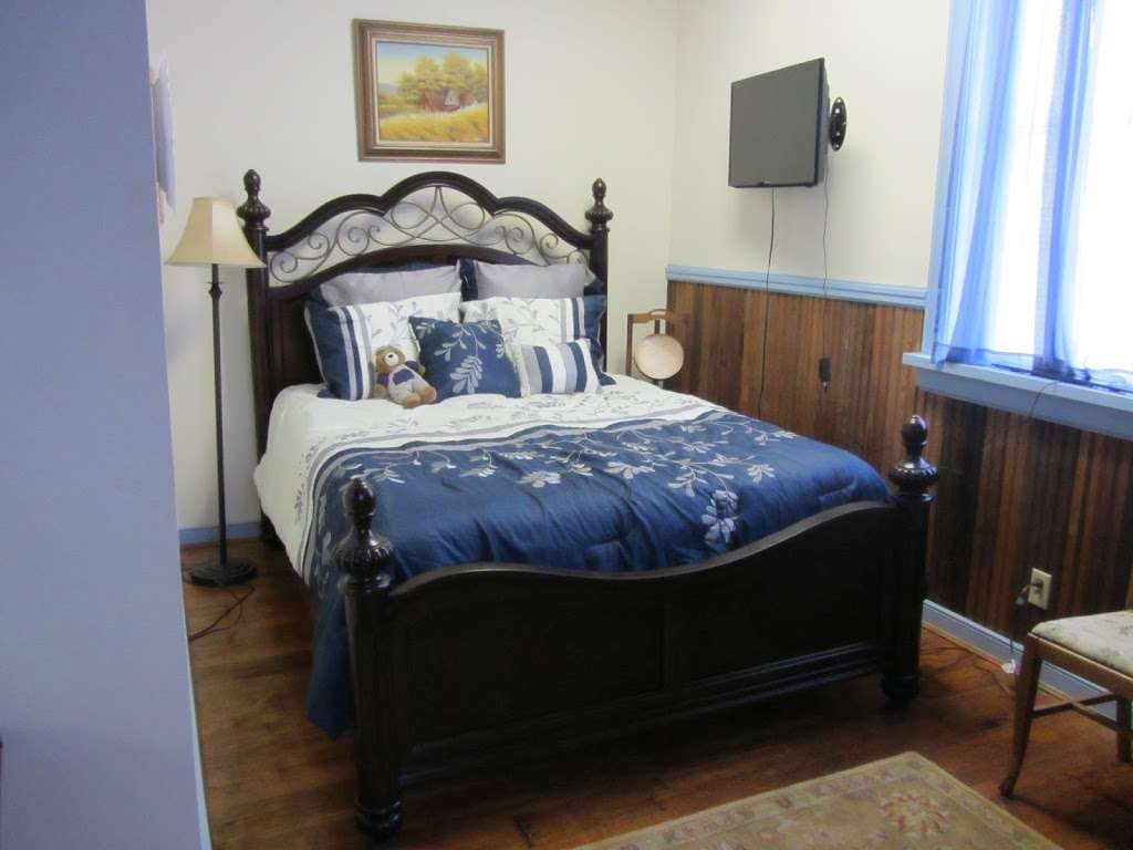 Tinder Guest House | 106 S Railroad Ave, Ashland, VA 23005, USA | Phone: (804) 937-9148