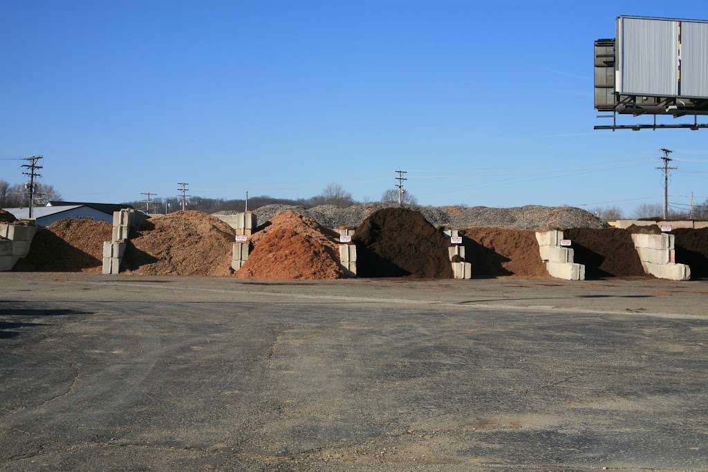 J.W. Jones Mulch | 555 Commercial Blvd, Martinsville, IN 46151, USA | Phone: (765) 342-2709