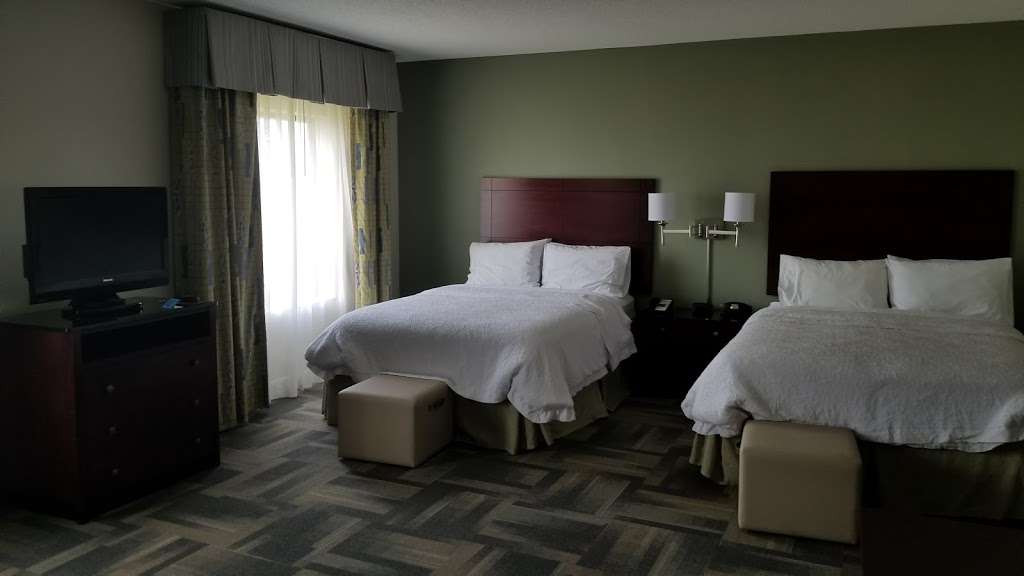 Hampton Inn & Suites Orlando-South Lake Buena Vista | 4971 Calypso Cay Way, Kissimmee, FL 34746, USA | Phone: (407) 396-8700