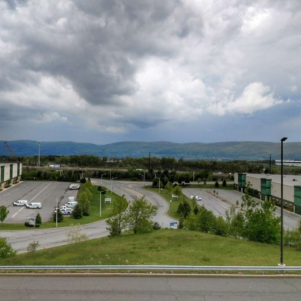 Lowe's Distribution Center in 200 Centerpoint Blvd, Pittston, PA 18640, USA