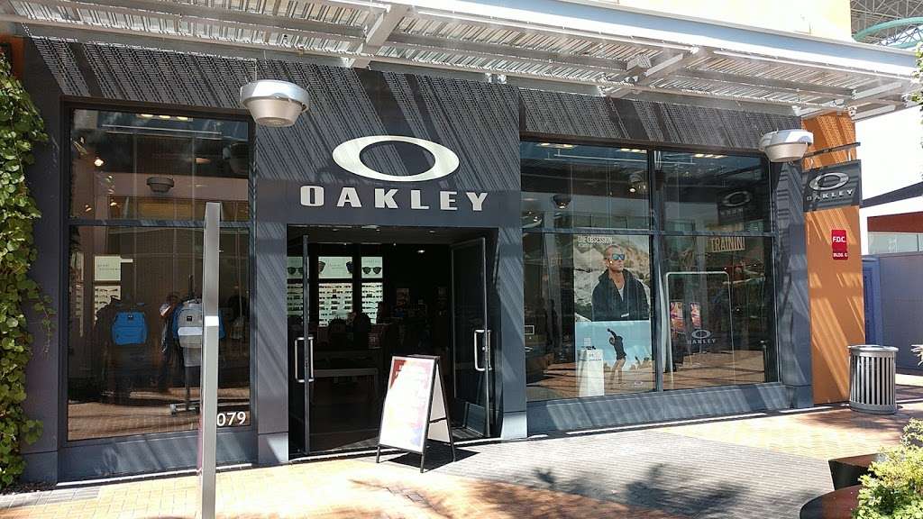 Oakley Store | 2000 E Rio Salado Pkwy Ste 1079, Tempe, AZ 85281, USA | Phone: (480) 966-0261