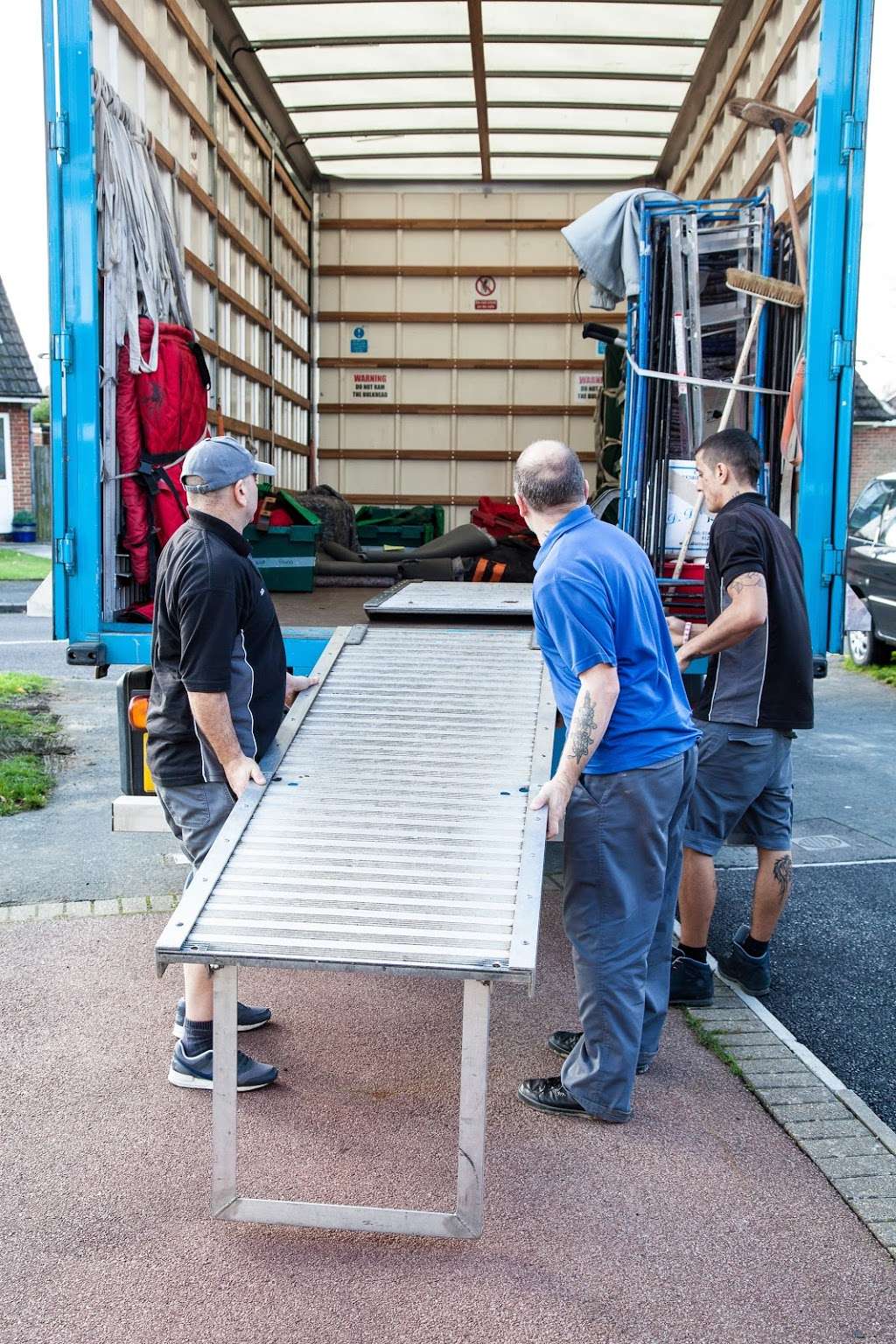 D Durrant Removals Ltd | 4 The Courtyard Holmbush Farm Crawley Road Faygate, Horsham RH12 4SE, UK | Phone: 01293 852228