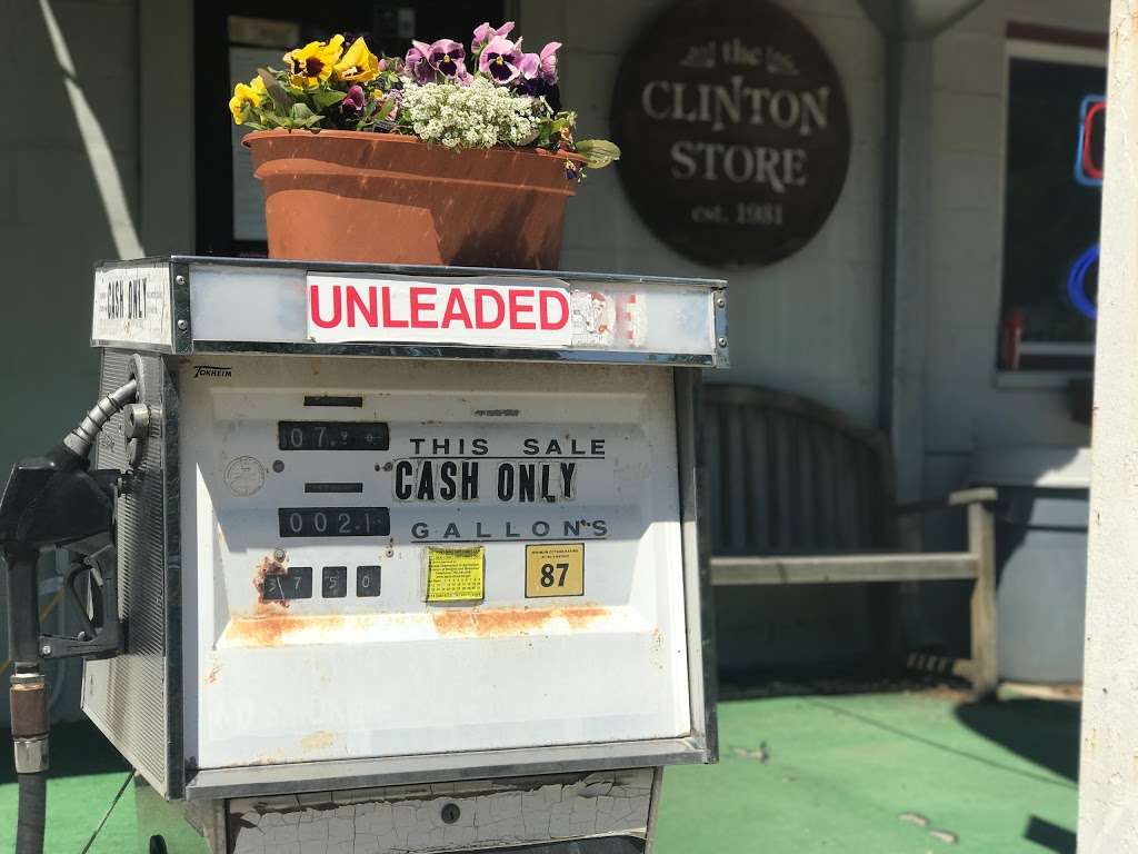 The Clinton Store | 598 N 1190 Rd, Lawrence, KS 66046, USA