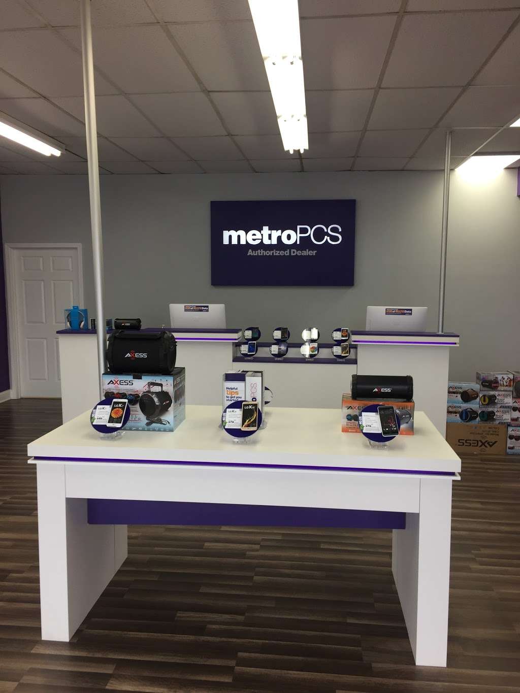 Metro by T-Mobile | 1587 Glen Ellyn Rd, Glendale Heights, IL 60139, USA | Phone: (630) 474-0584