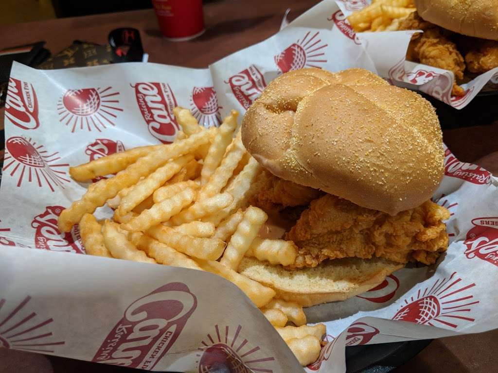 Raising Canes Chicken Fingers | 2503 W Mockingbird Ln, Dallas, TX 75235, USA | Phone: (214) 353-6993