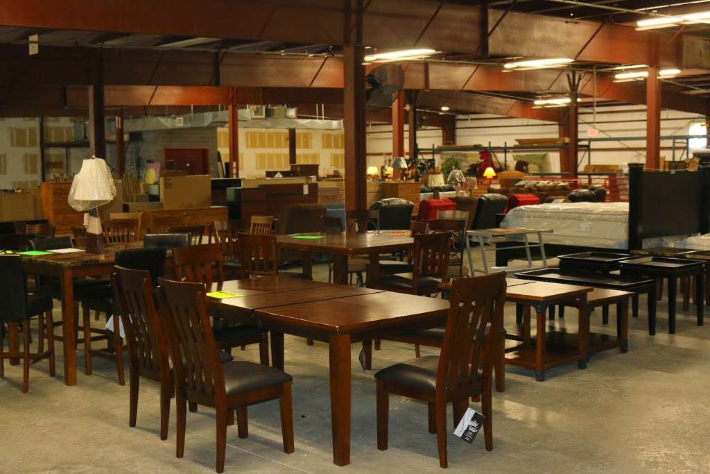 Bargain Barn Furniture | 100 NW 72nd St, Kansas City, MO 64118, USA | Phone: (816) 436-5255