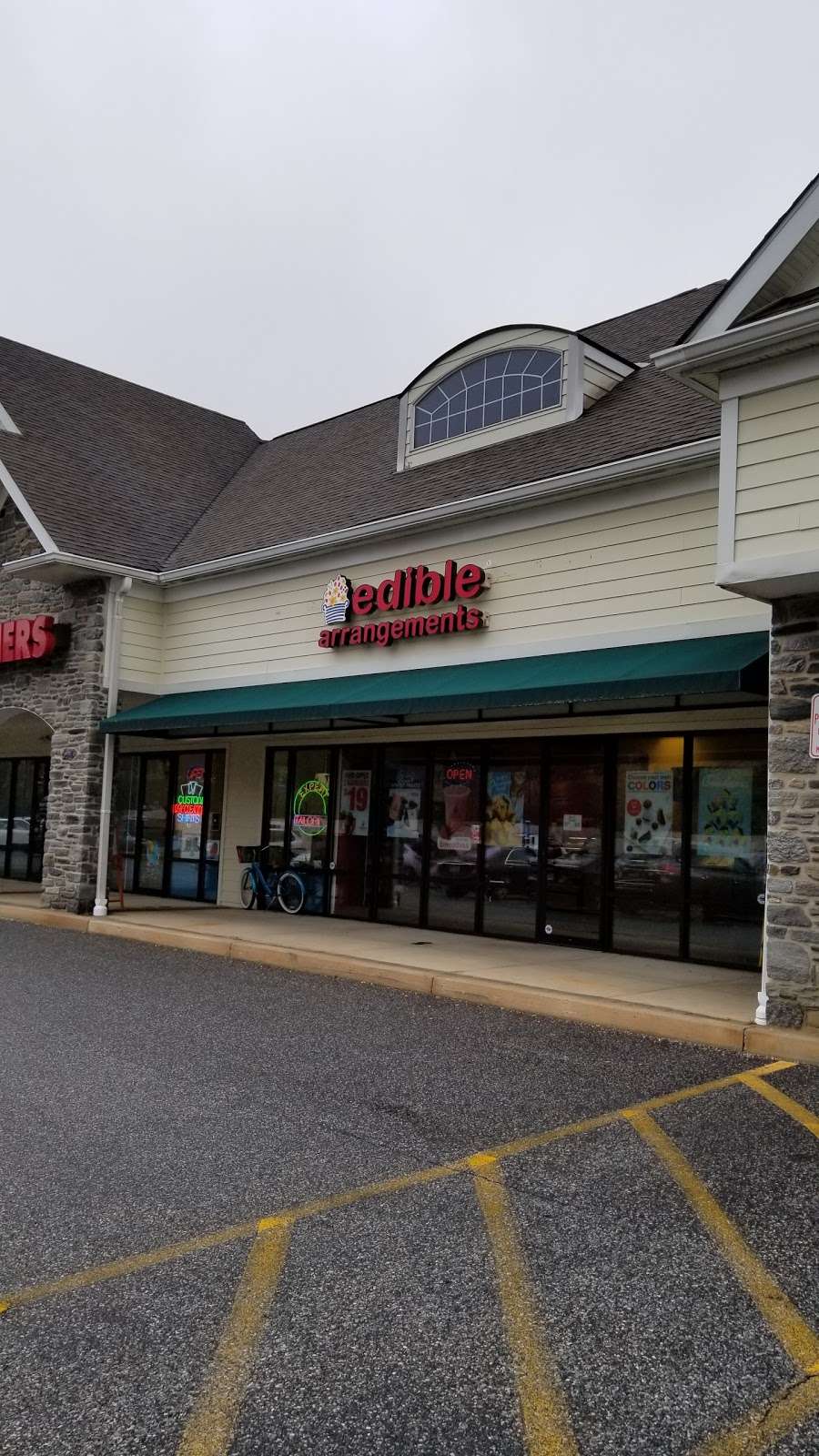 Edible Arrangements | 206 S Newtown Street Rd, Newtown Square, PA 19073, USA | Phone: (610) 353-8844