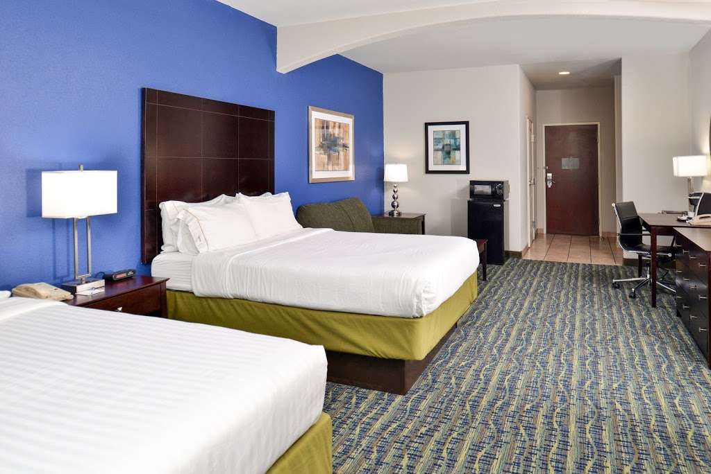 Holiday Inn Express & Suites San Antonio South | 11400 S East Loop 410, San Antonio, TX 78221 | Phone: (210) 293-5800