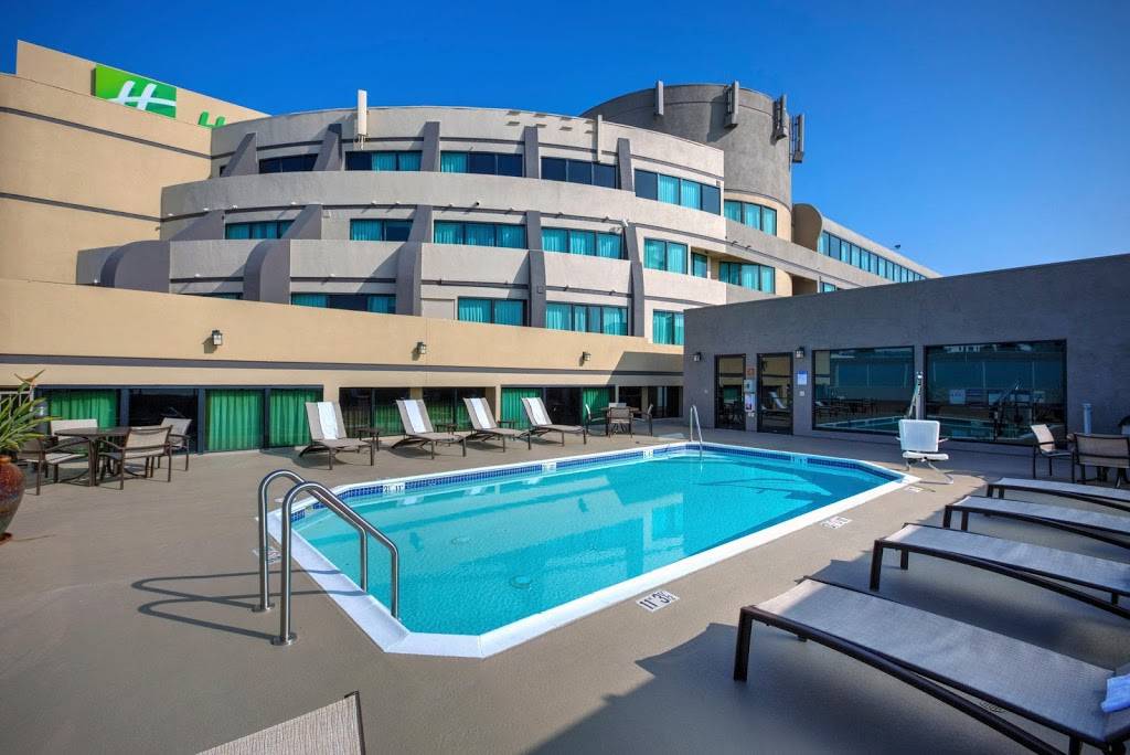 Holiday Inn & Suites Anaheim - Fullerton | 2932 Nutwood Ave, Fullerton, CA 92831, USA | Phone: (714) 579-7400